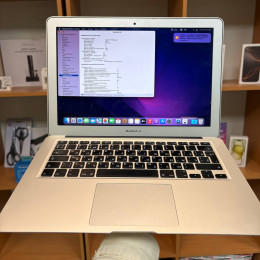 MacBook Air 13" 2017 i5 8/128Gb (Лот 637)