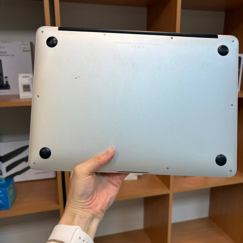 MacBook Air 13" 2017 i5 8/128Gb (Лот 637)